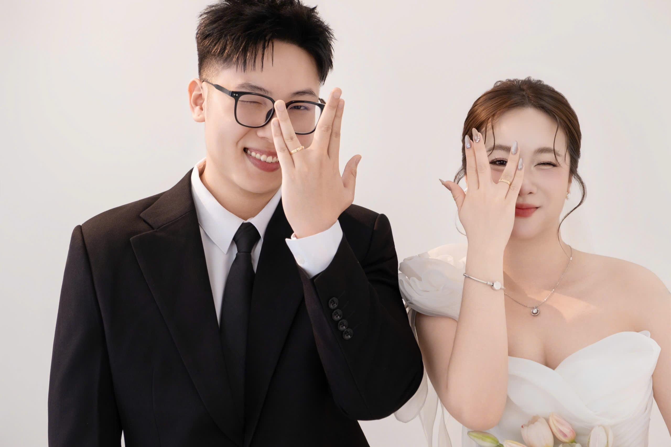 Lê Hoa – Hồng Việt